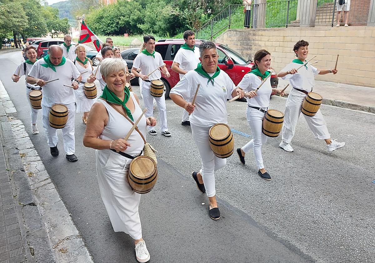 Imagen principal - Rataplanes para cerrar las fiestas de Altamira