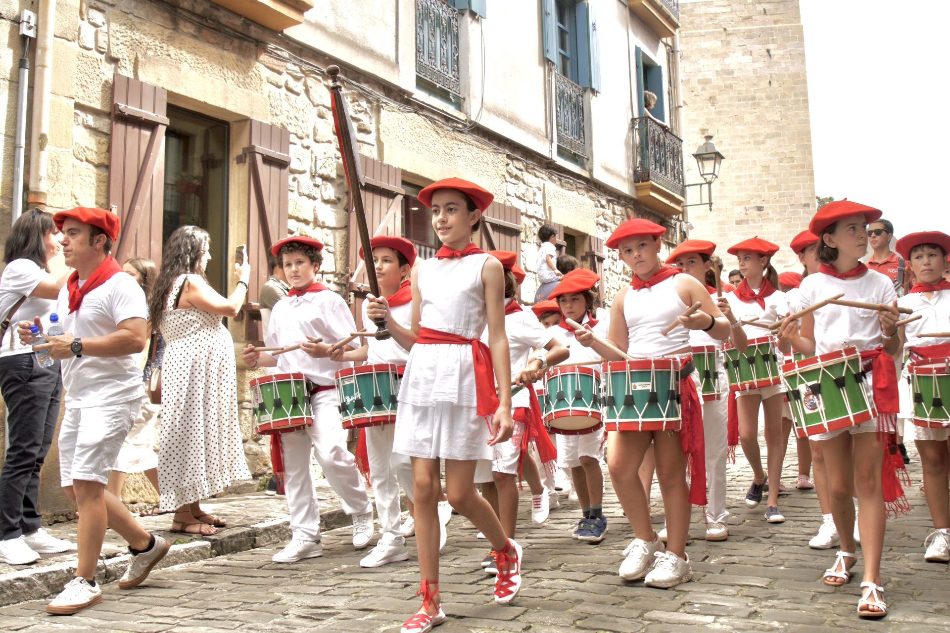 Hondarribia da inicio a sus fiestas en Arma Plaza