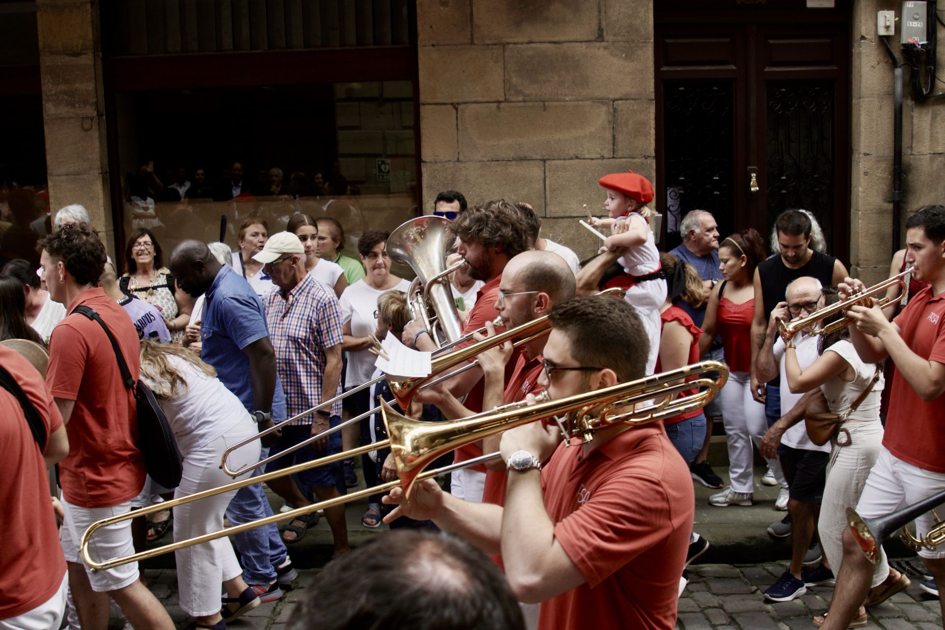 Hondarribia da inicio a sus fiestas en Arma Plaza