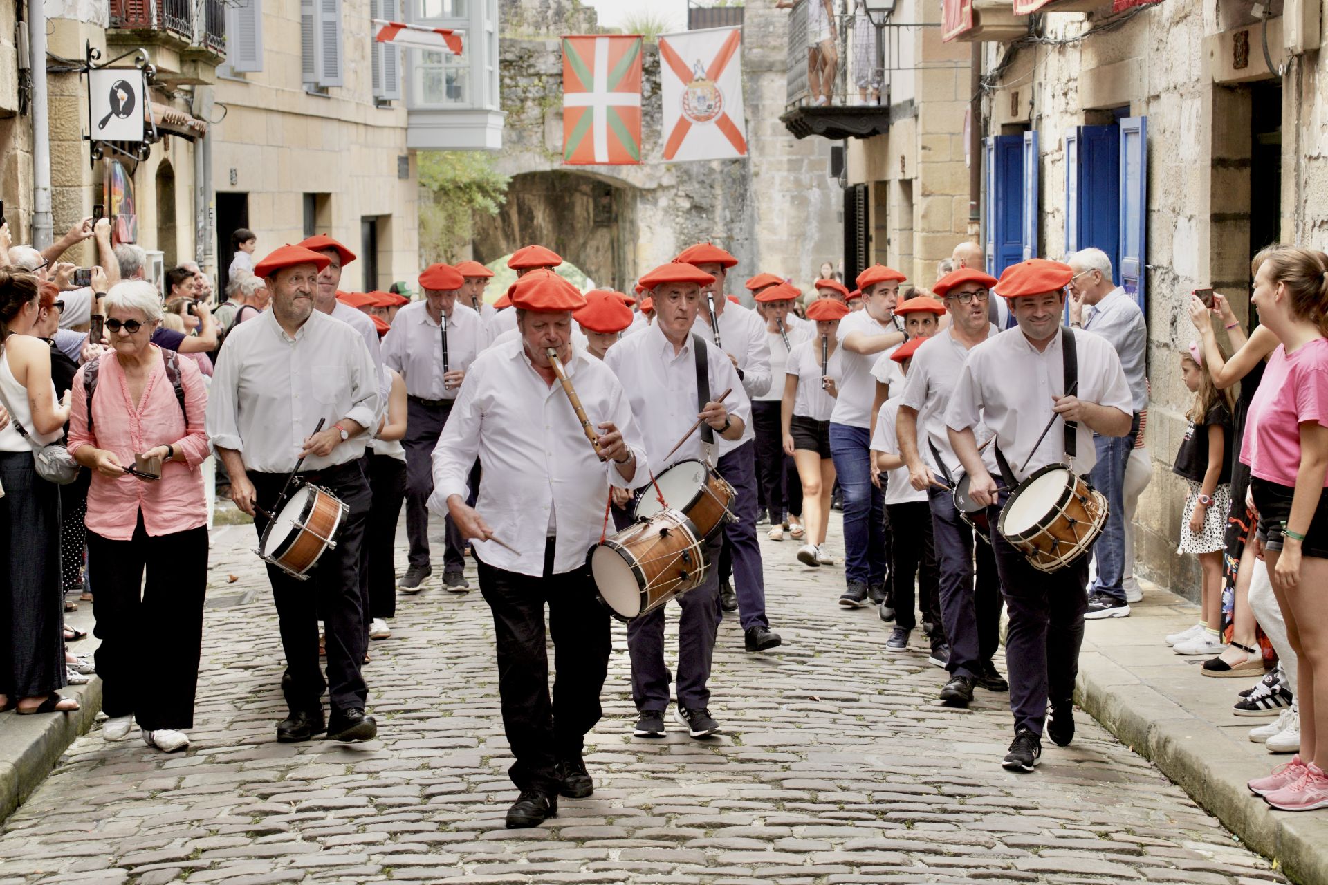 Hondarribia da inicio a sus fiestas en Arma Plaza