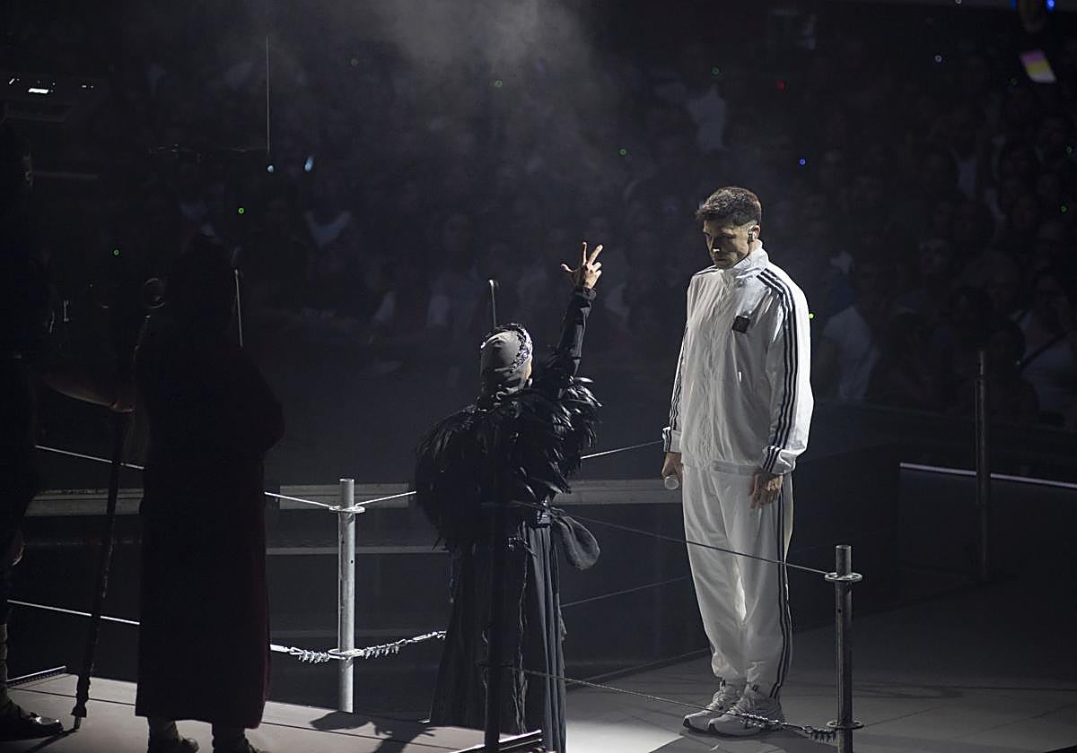 Pello Reparaz, 'Mitoaroa II'-ko pertsonaia baten haserrealdia pairatzen.