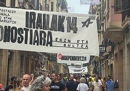 Pancartas en la Parte Vieja donostiarra este pasado domingo