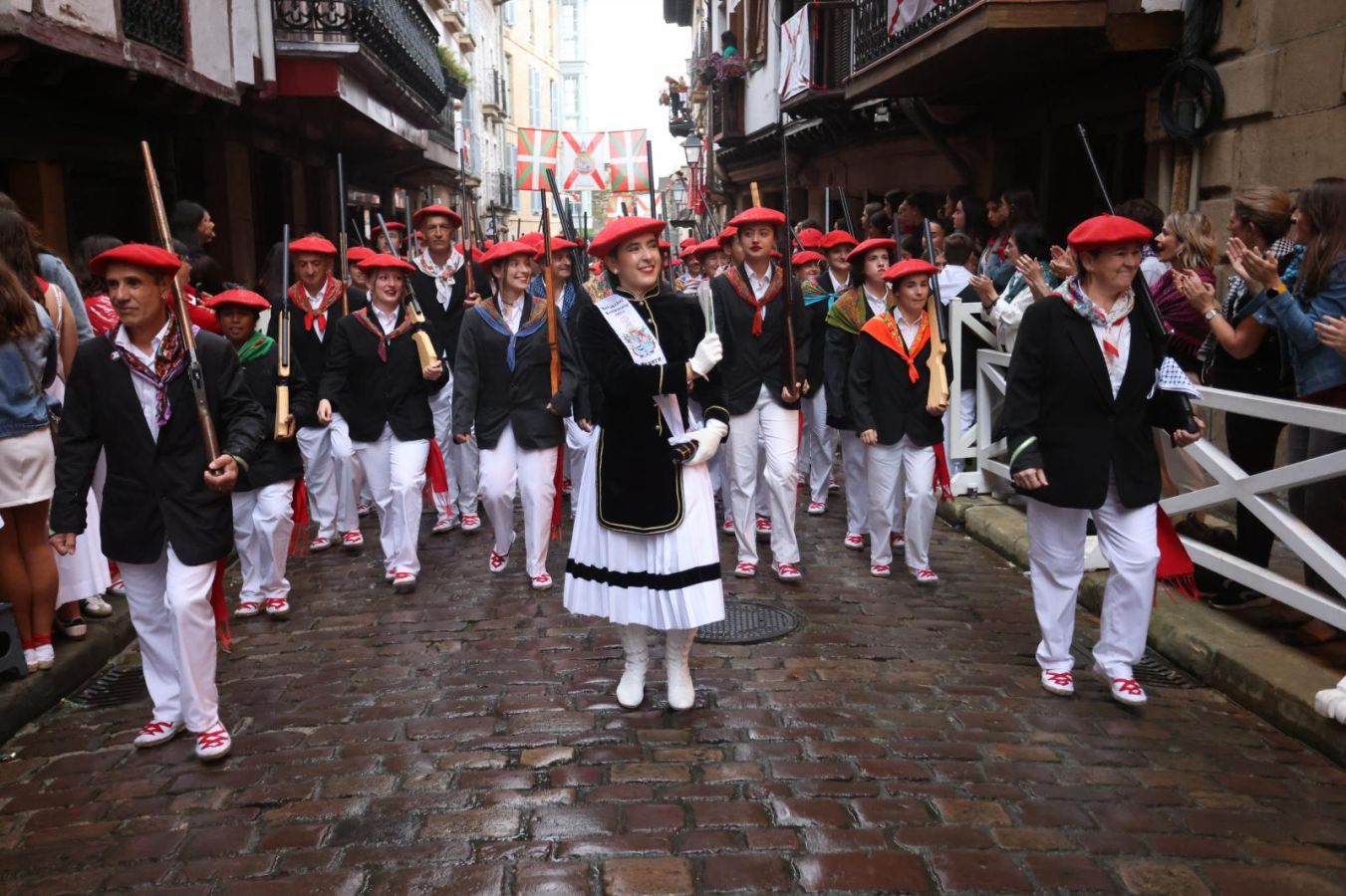 Las mejores imágenes del desfile de la compañía Jaikibel