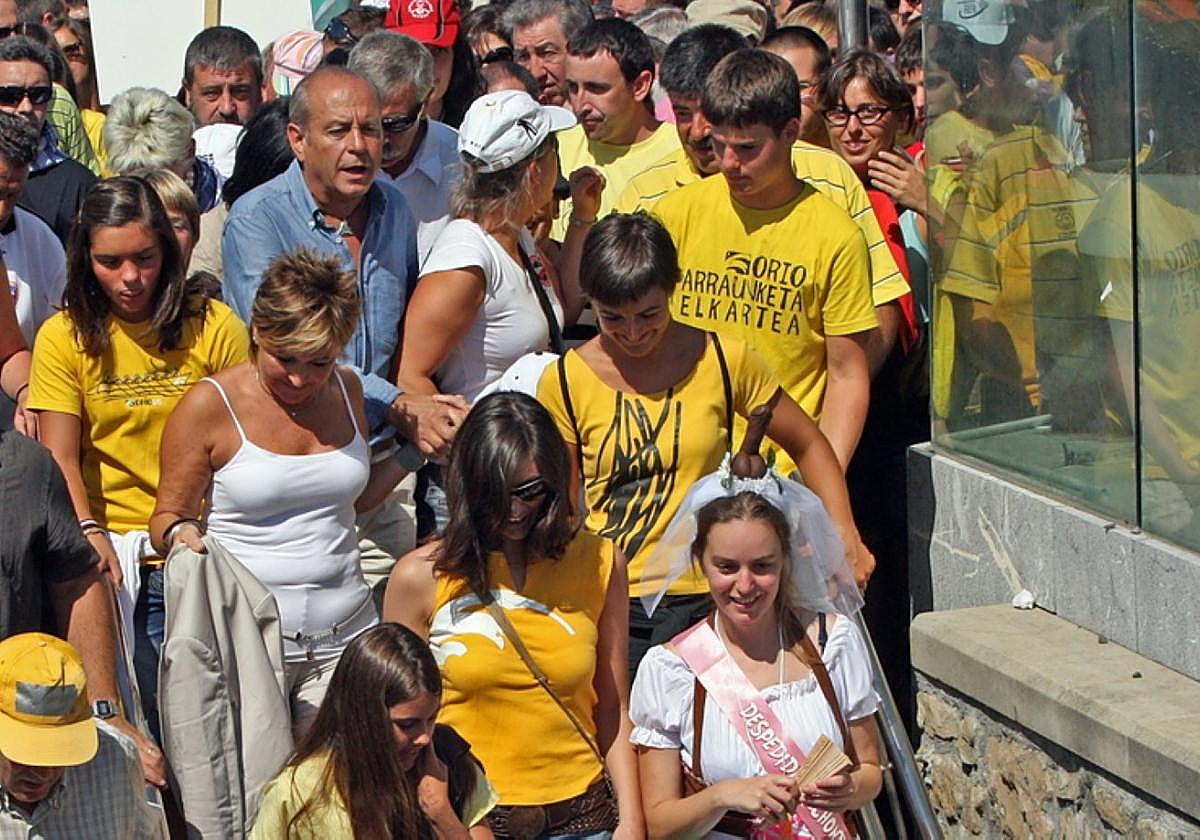 Datorren igandean ere kolore horia izango da nagusi Donostiako badia eta portu ingurua.