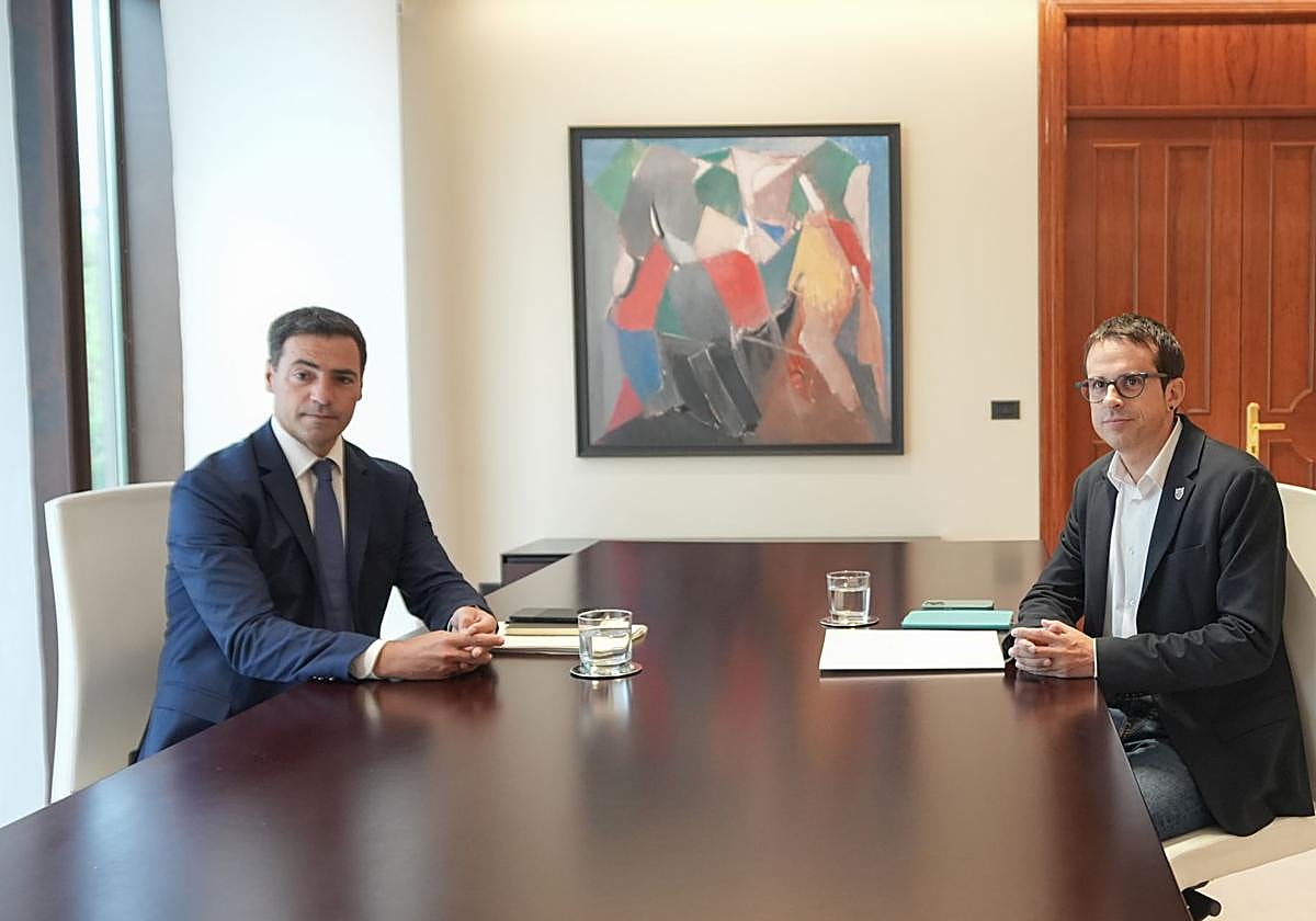 Pradales recibe al portavoz parlamentario de EH Bildu, Pello Otxandiano, dentro de su ronda de contactos con los partidos vascos