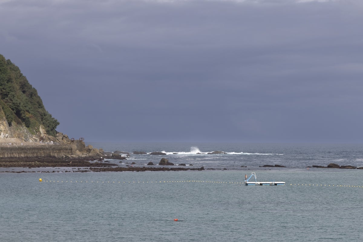 El espectáculo de las mareas vivas en las playas de Donostia