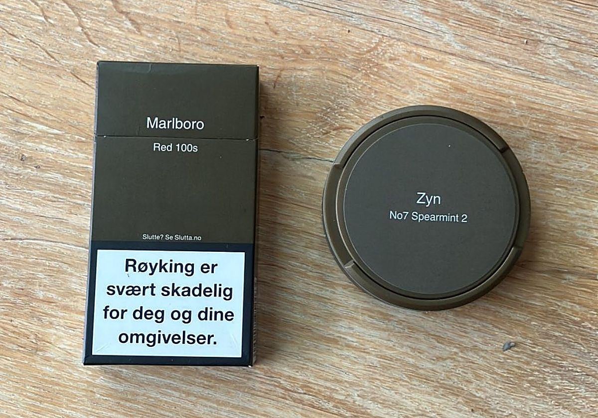 Empaquetado genérico del tabaco y productos con nicotina en Noruega que se ha vuelto viral en redes sociales por su diseño.