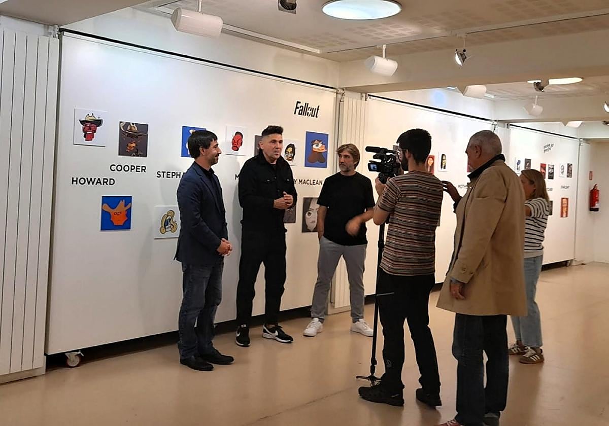 Inauguración de la exposición 'Caricature Resolution 25: The Series' con Isaac Palencia, Mikel Serrano y Josu Maroto.