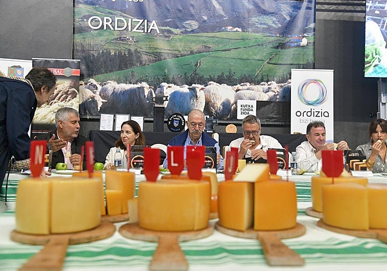 Arkaitz Jauregi Gorrotxategi: «Hacemos el queso La Leze con muchas ganas y corazón»