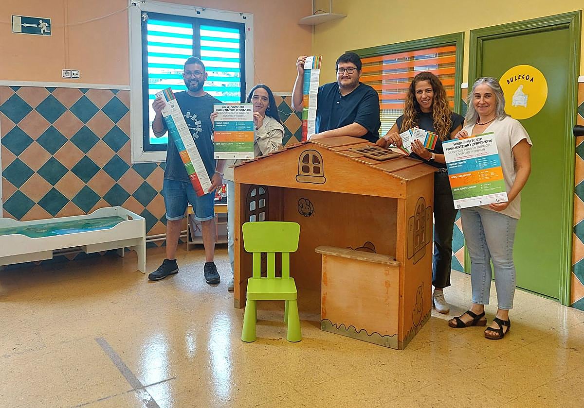 Ibai Narbarte, Isaso Cruz, Aitor Zorzano, Patricia Arocena y Sandra Muñoz presentan el programa del curso