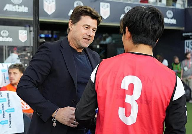 Take Kubo charla con Mauricio Pochettino, seleccionadord e Estados Unidos