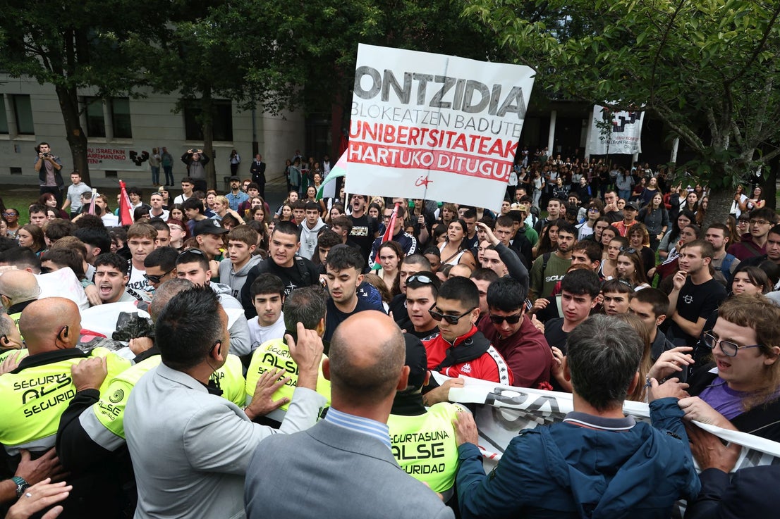 Las imágenes de la protesta en la apertura de curso de la EHU | El ...