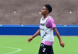 La atacante Opa Clement ya entrena en Areitio.