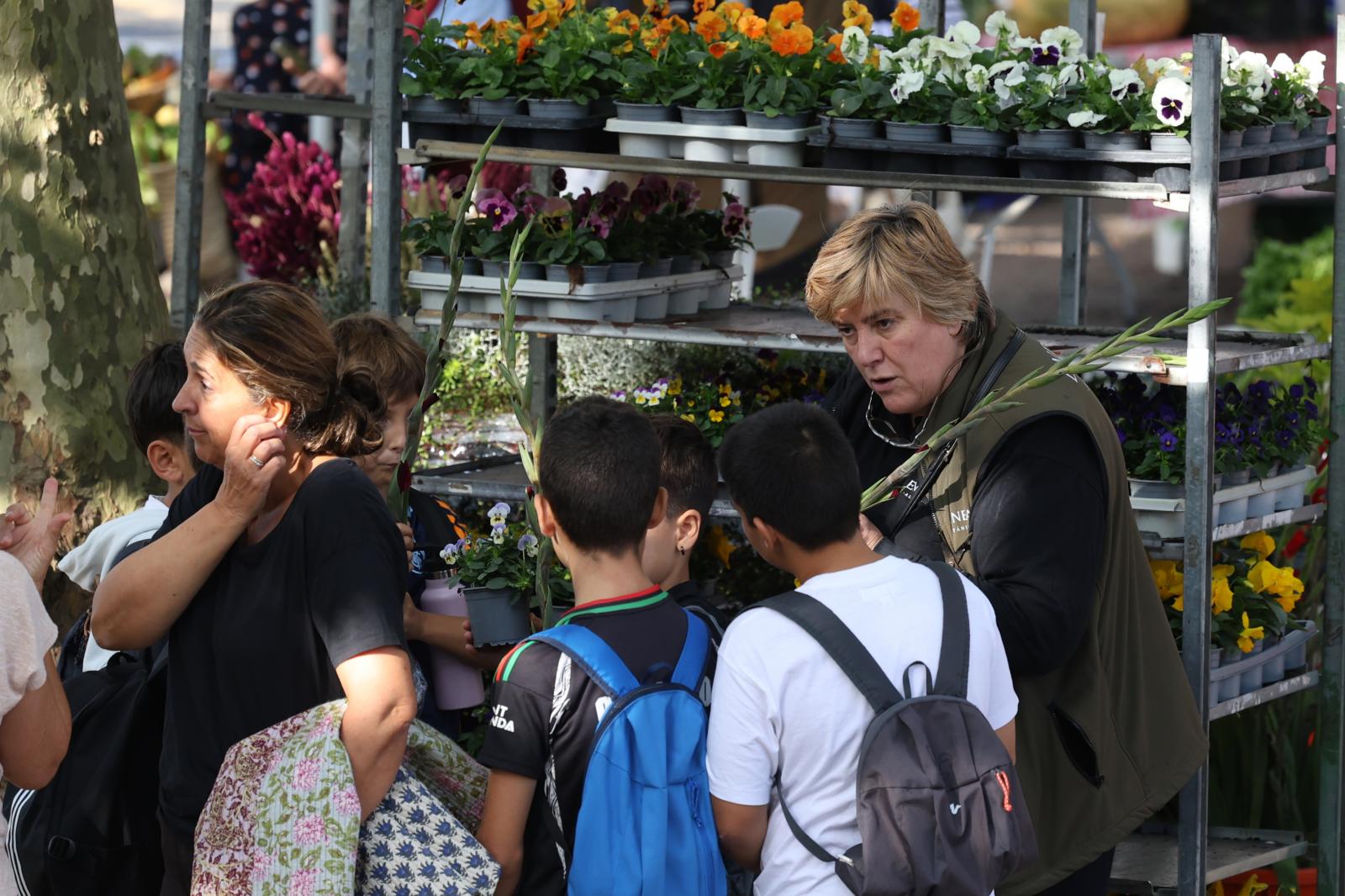 Gran ambiente en el Baserritar Eguna de Hondarribia