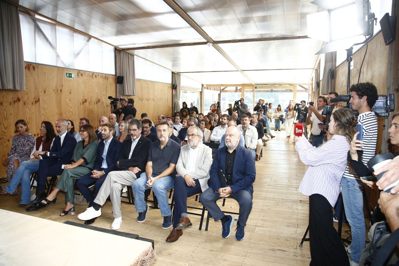 Decenas de asistentes se acercaron a la Factoría Marítima Albaola para conocer los detalles de la próxima edición del decano de los congresos de gastronomía. 