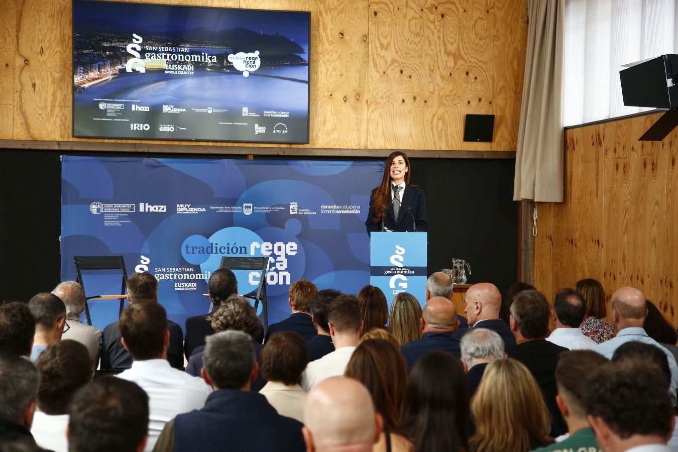 Laura Chamorro, periodista de DV y conductora del evento.