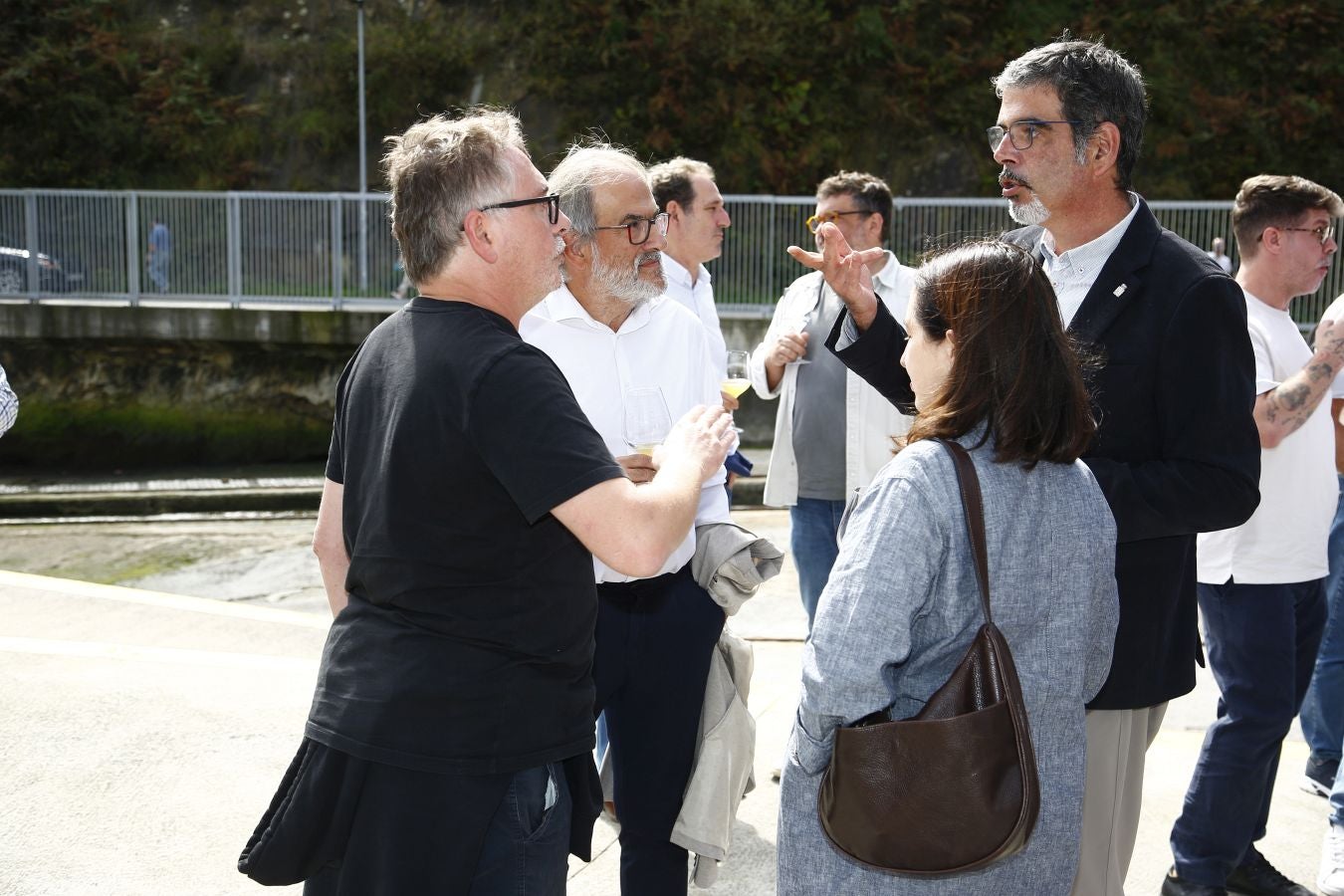 Andoni Luis Aduriz, de Mugaritz, charla con Eneko Goia, alcalde de San Sebastián, Raimundo Euiz de Escudero, de HAZI, y Elena Arzak.