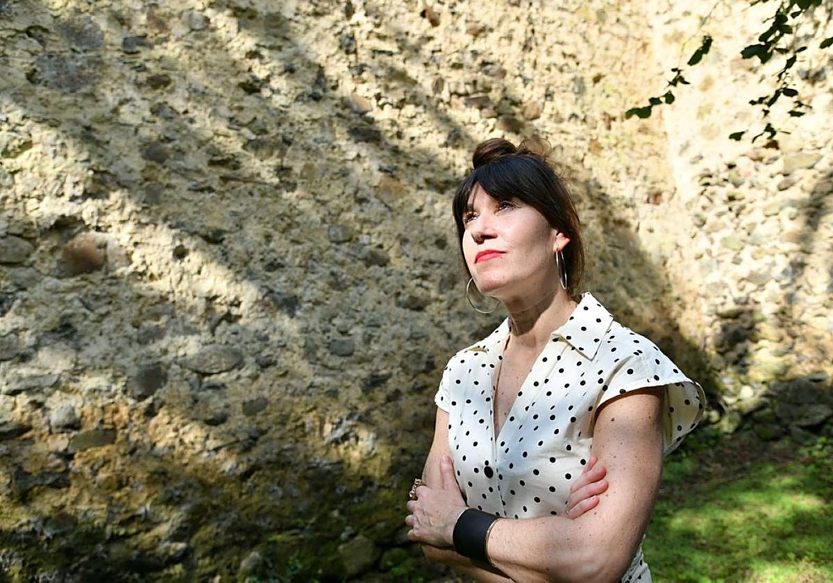 Jasone Osoro idazlea Sallobente-Ermuaran auzoan.