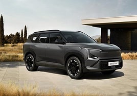Considerado como la versión eléctrica del exitoso Kia Sportage,el Kia EV5 llegará en noviembre al mercado con un precio algo superior al del EV4, que está a la venta desde casi 38.000 euros.