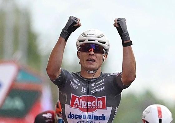 Philipsen celebra su tercera victoria de etapa en esta Vuelta, este viernes en Guijuelo.