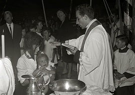 Bautismo bajo la carpa circense.