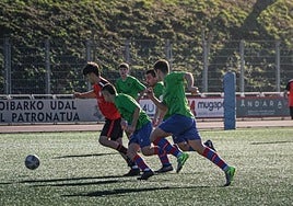 El Urki Alkideba debutará esta misma tarde en la división de Honor Regional recibiendo al Tolosa en el campo eibarrés de Unbe.