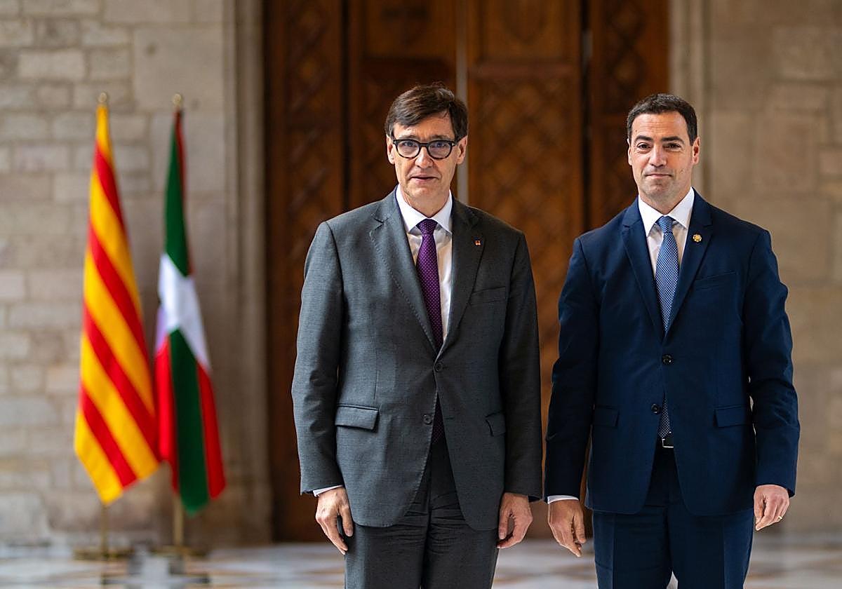 Salvador Illa e Imanol Pradales el pasado mes de enero en Barcelona.