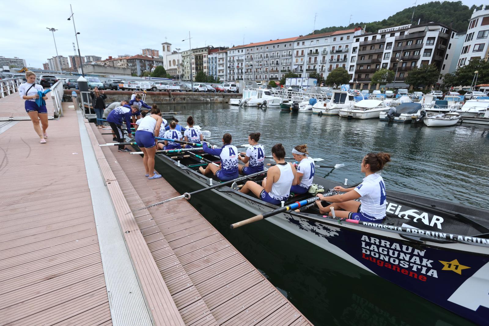 Arraun invita a DV a compartir un entrenamiento antes de la regata