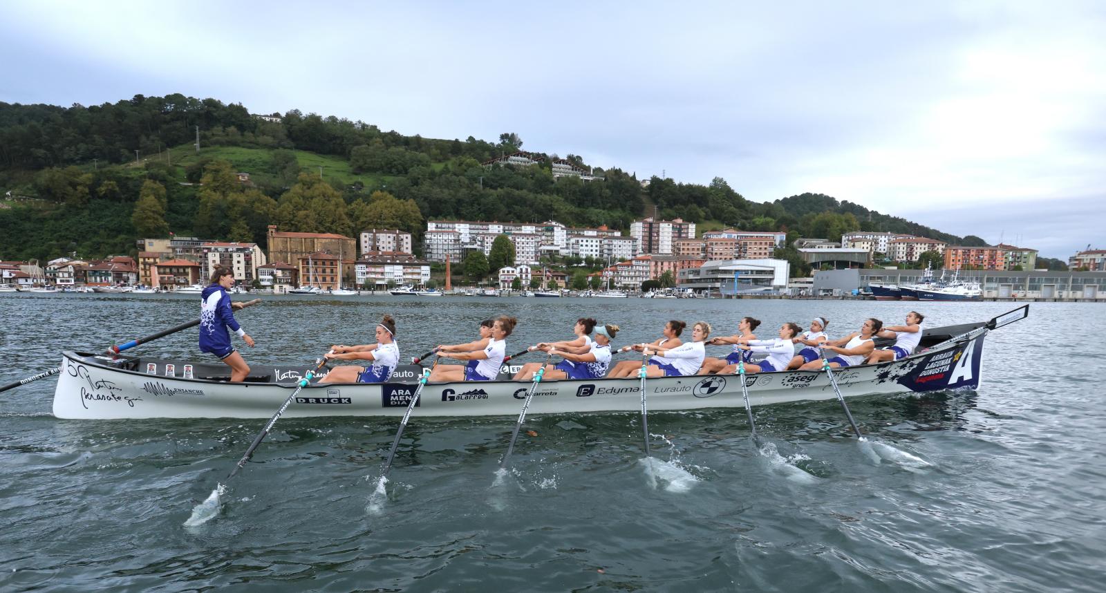 Arraun invita a DV a compartir un entrenamiento antes de la regata