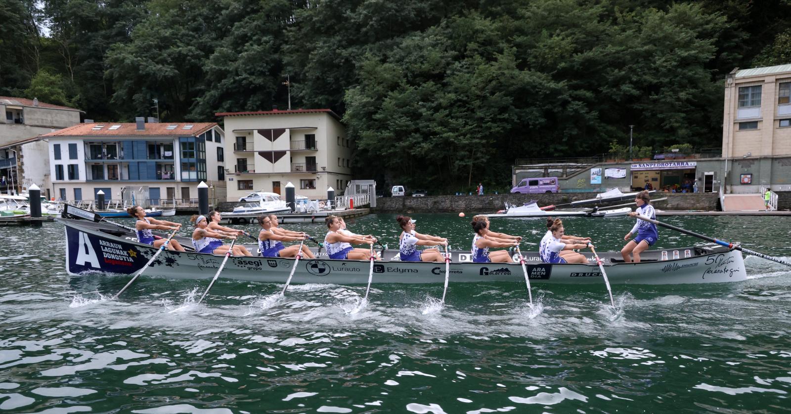 Arraun invita a DV a compartir un entrenamiento antes de la regata