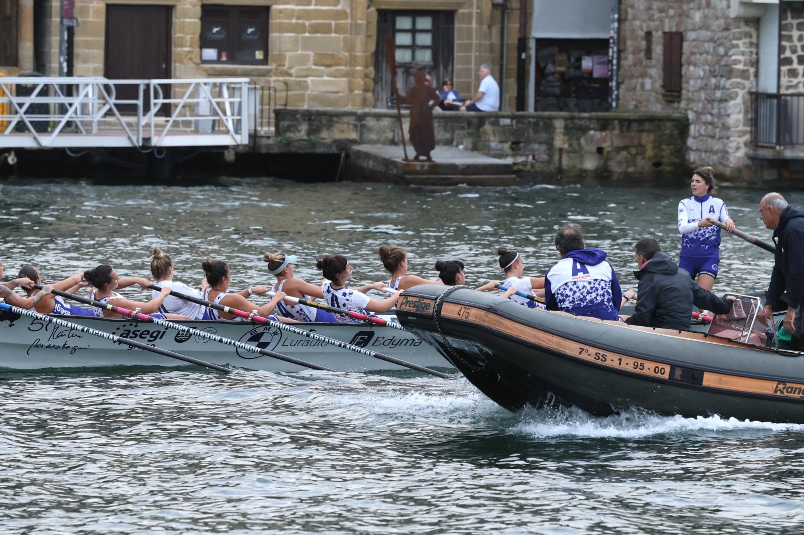 Arraun invita a DV a compartir un entrenamiento antes de la regata