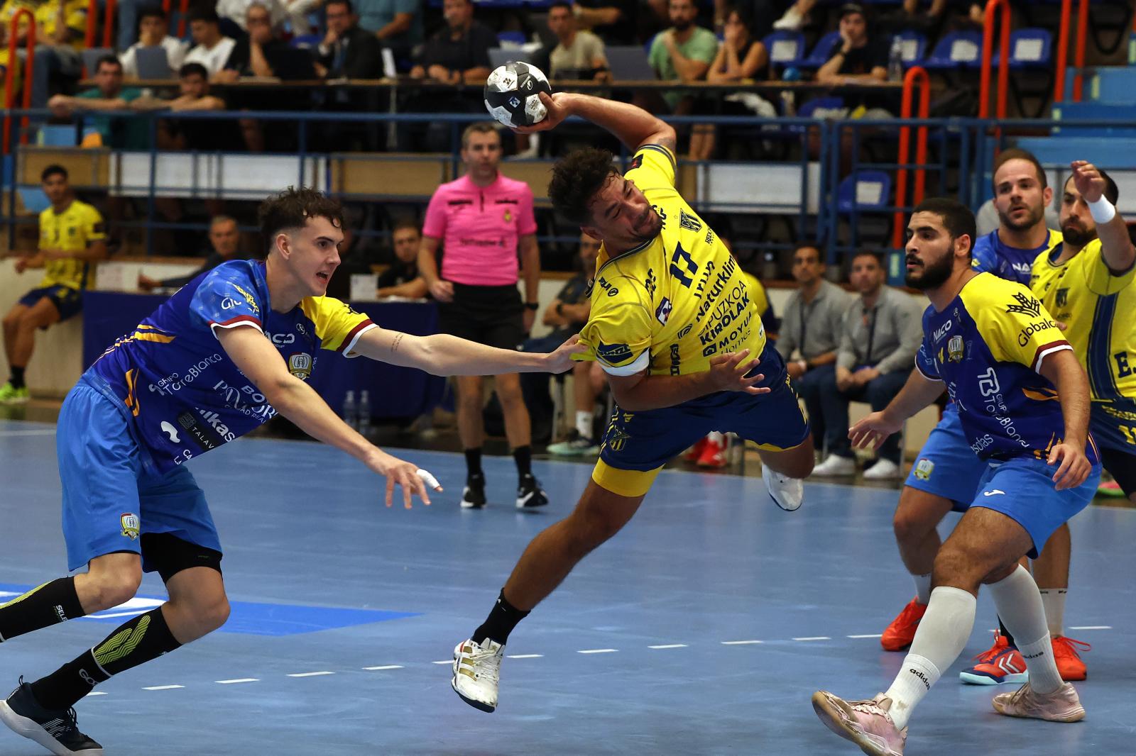 Remontada del Bidasoa: un debut con garra en Artaleku