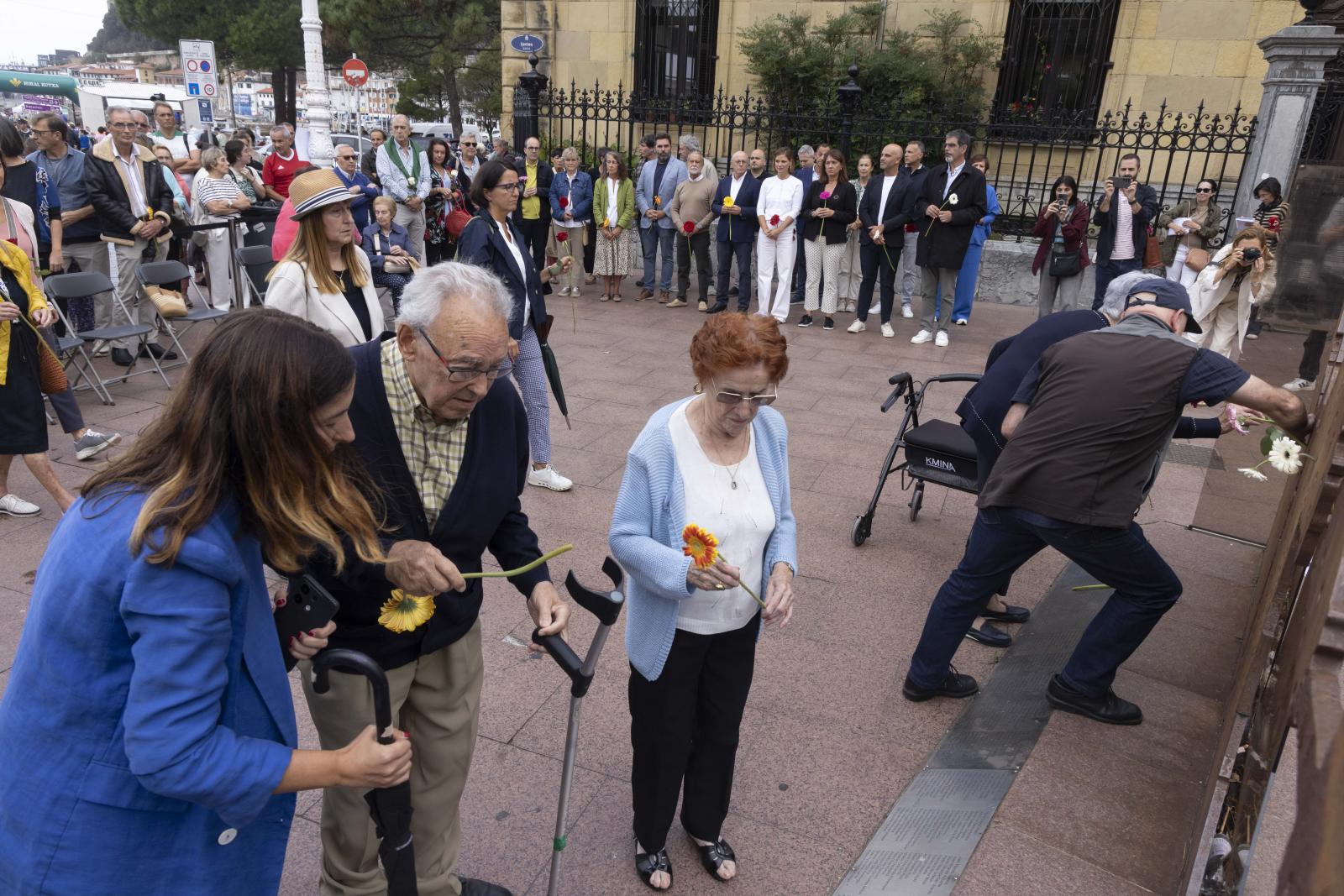 Ofrenda con motivo del Día de la Memoria Histórica