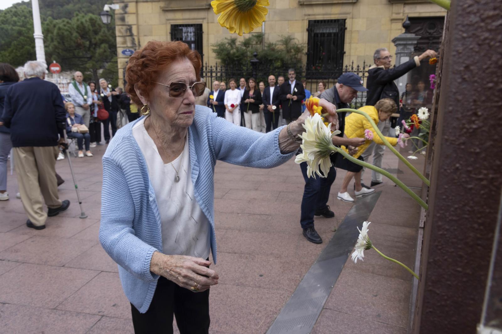 Ofrenda con motivo del Día de la Memoria Histórica