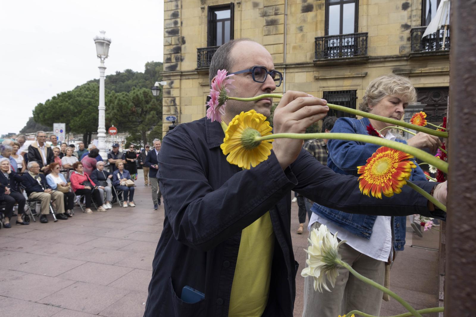 Ofrenda con motivo del Día de la Memoria Histórica