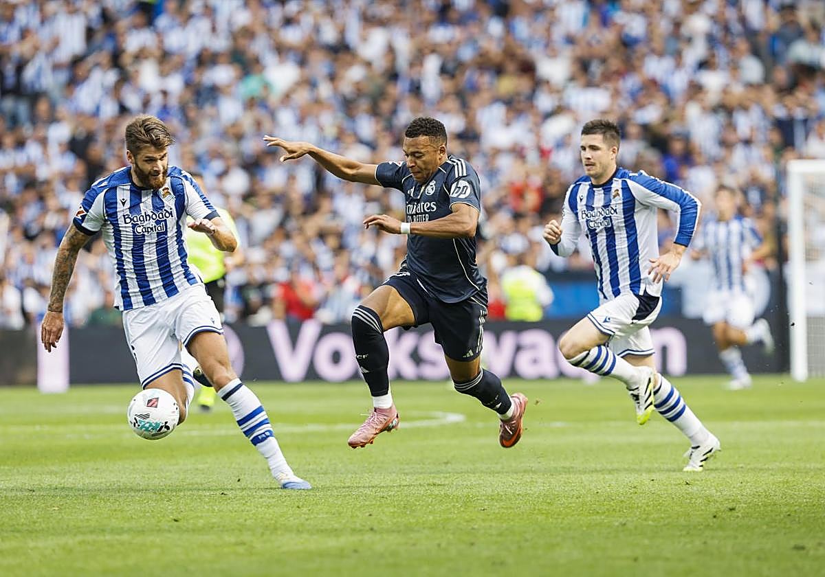 Mbappé se cuela ante Caleta-Car y Zubeldia para marcar el primero