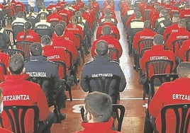 Imagen del inicio de curso de una de las últimas promociones de la Ertzaintza.