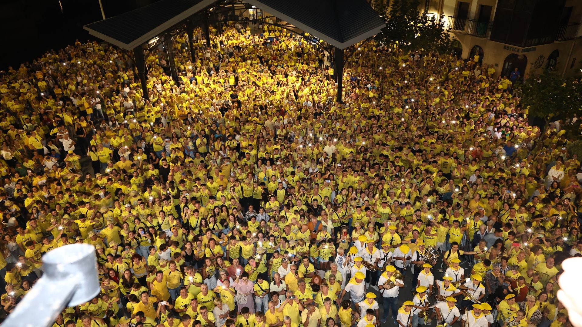 Gran recibimiento a la trainera de Orio