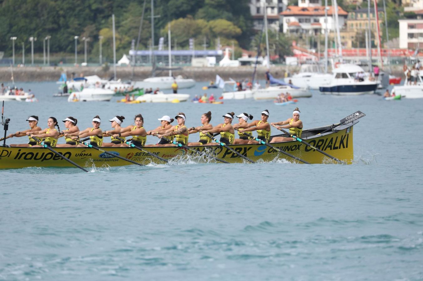 Las imágenes de la regata femenina