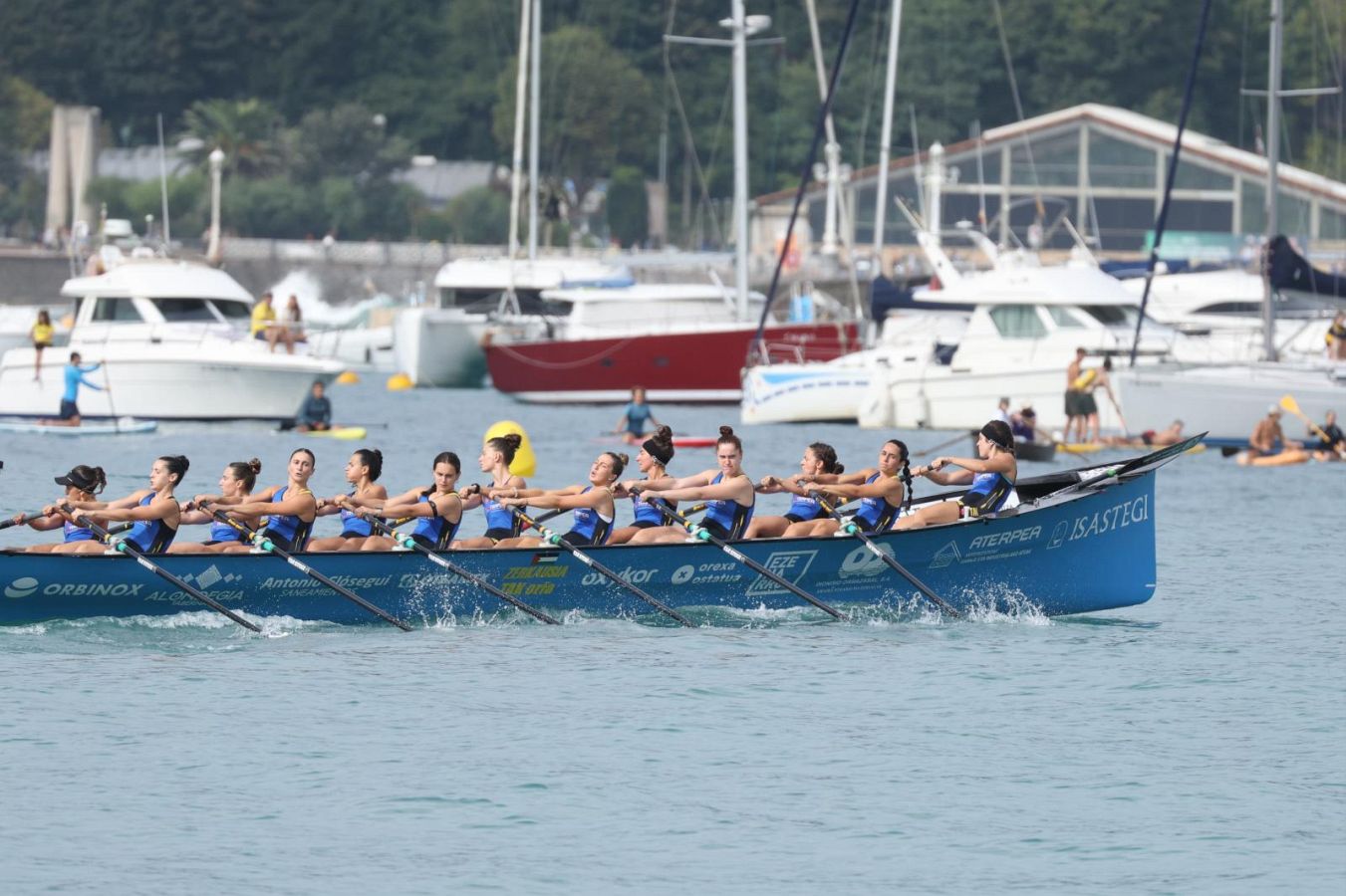 Las imágenes de la regata femenina
