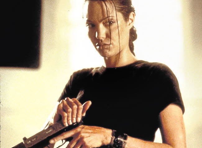 Tras 'Gia' (1998) y 'Girl, Intefrupted' (1999), Angelina Jolie hizo de Lara Croft en 'Tomb Raider' (2011), película de acción que la convirtió en estrella internacional.
