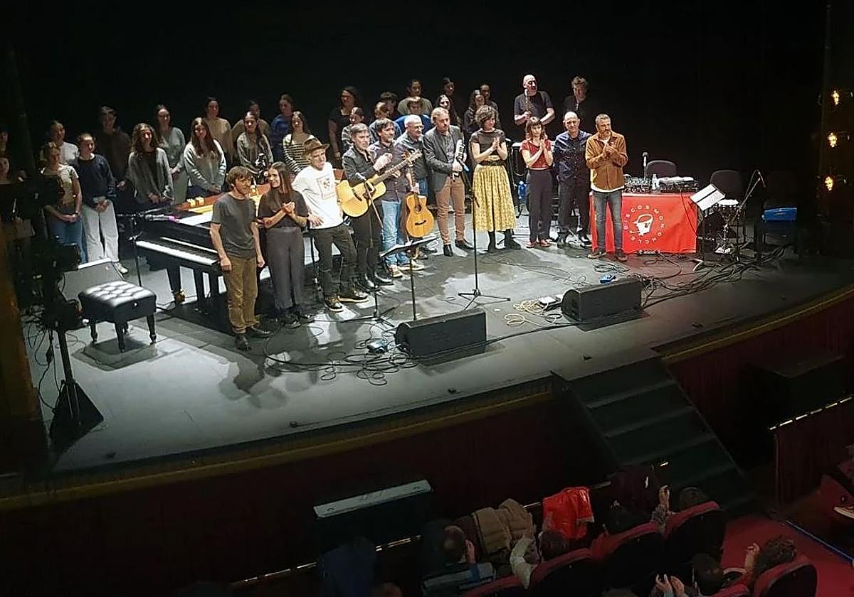 Los participantes en el concierto de Navidad de Discos Mon Oncle del año pasado.