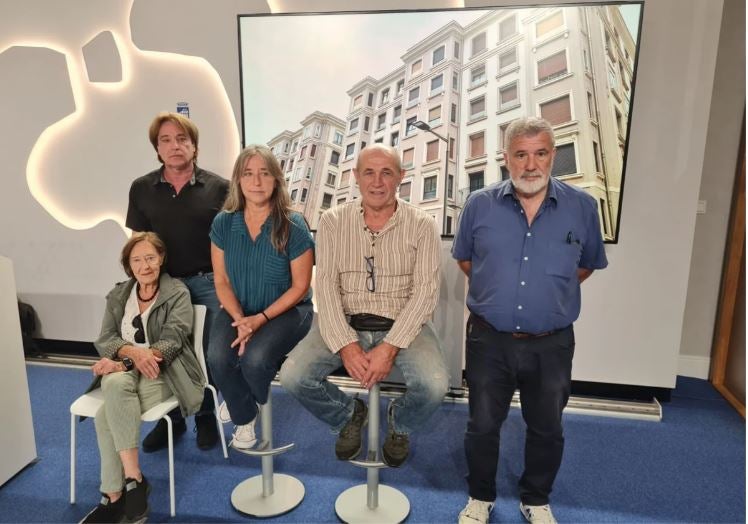 Vecinos de las viviendas de Gros