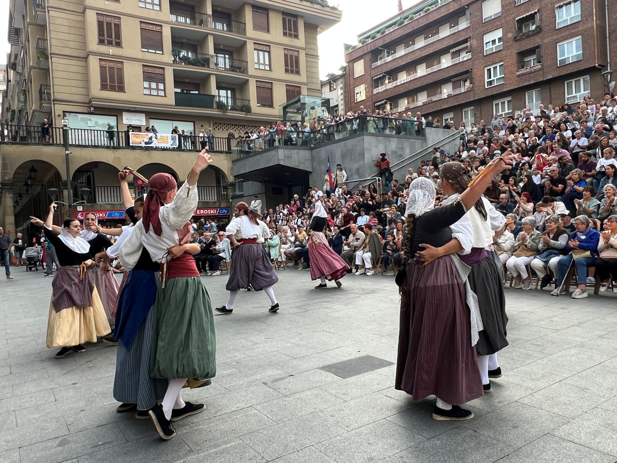 Urretxu, munduko folklorearen ispilu
