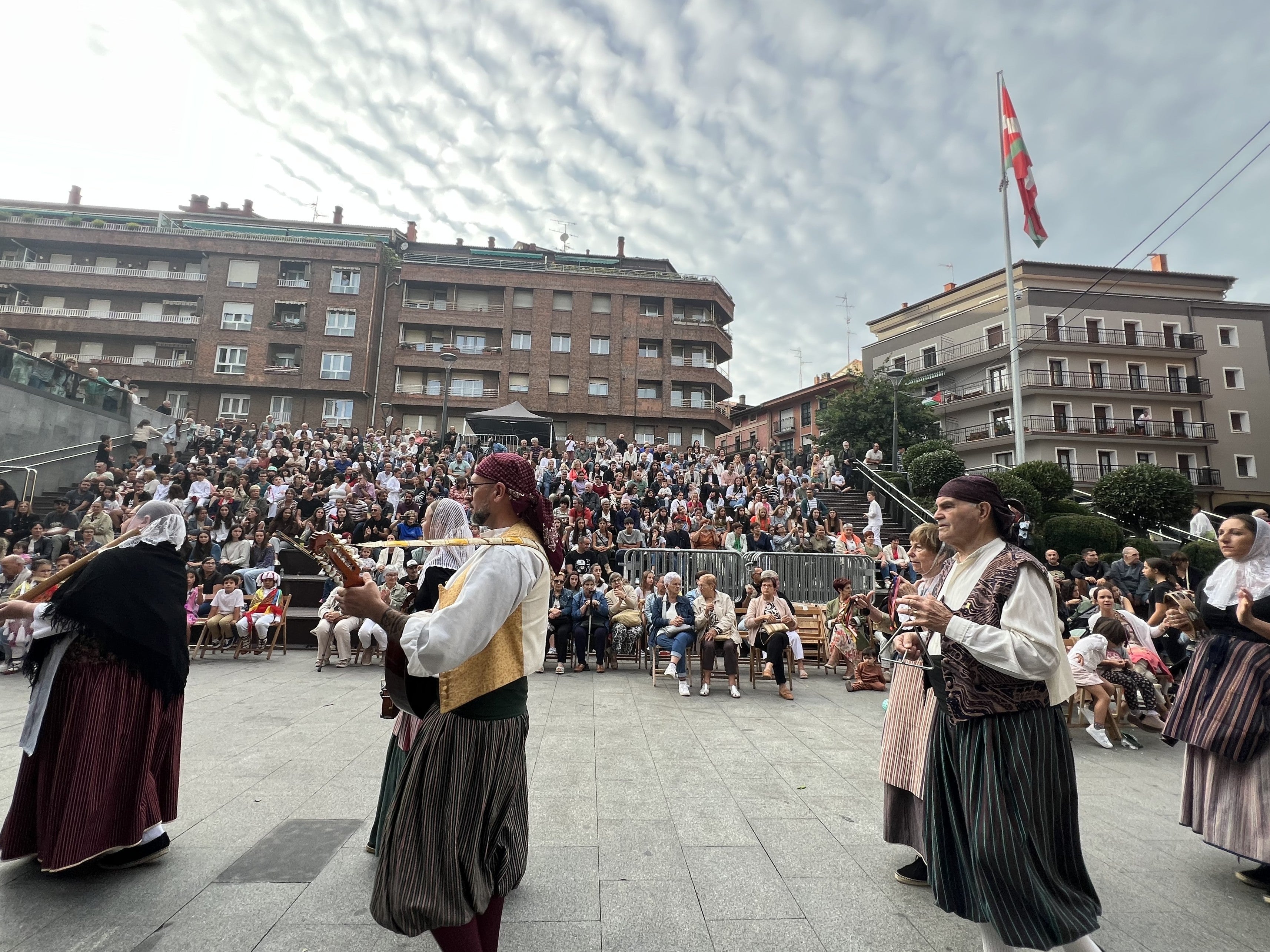 Urretxu, munduko folklorearen ispilu