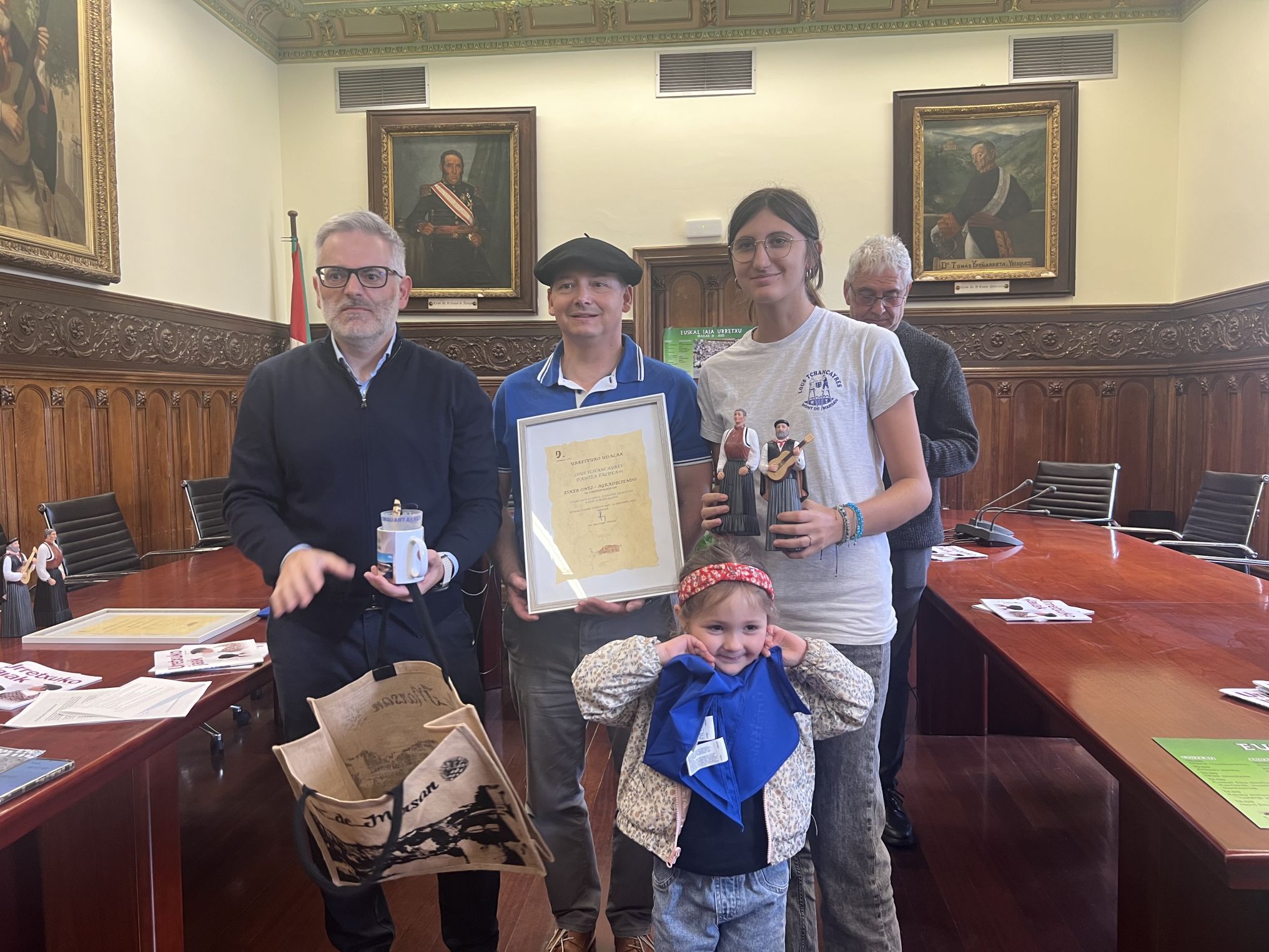 Urretxu, munduko folklorearen ispilu