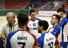 El conjunto eibarrés tuvo que esforzarse al máximo para remontar y llevarse los dos puntos de Hondarribia en su debut liguero.