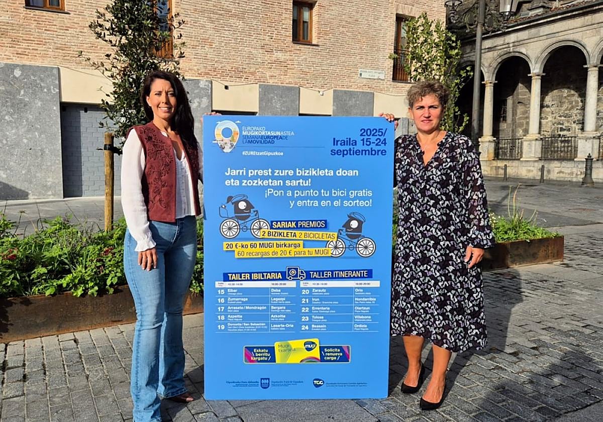 La diputada Azahara Domínguez junto a la alcaldesa Ana Azkoitia.