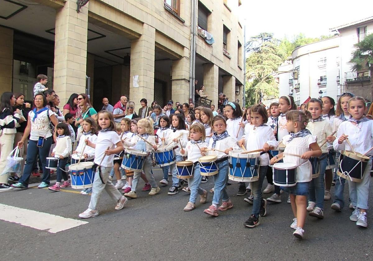Siete jornadas de ensayos para que esta tarde los golpes de tambor y barril vayan acompasados.