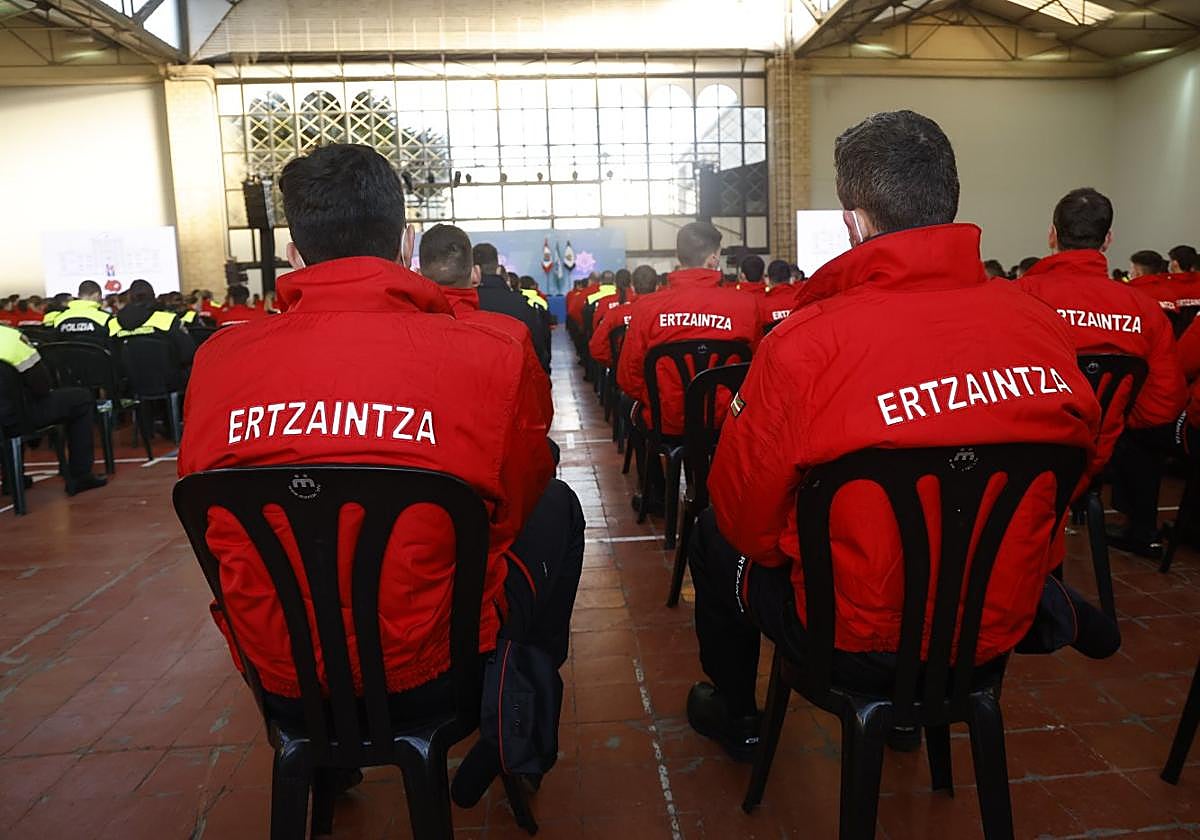 Inicio de curso de una de las últimas promociones de la Ertzaintza.